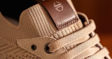Detalhe de calçado em knit bege
